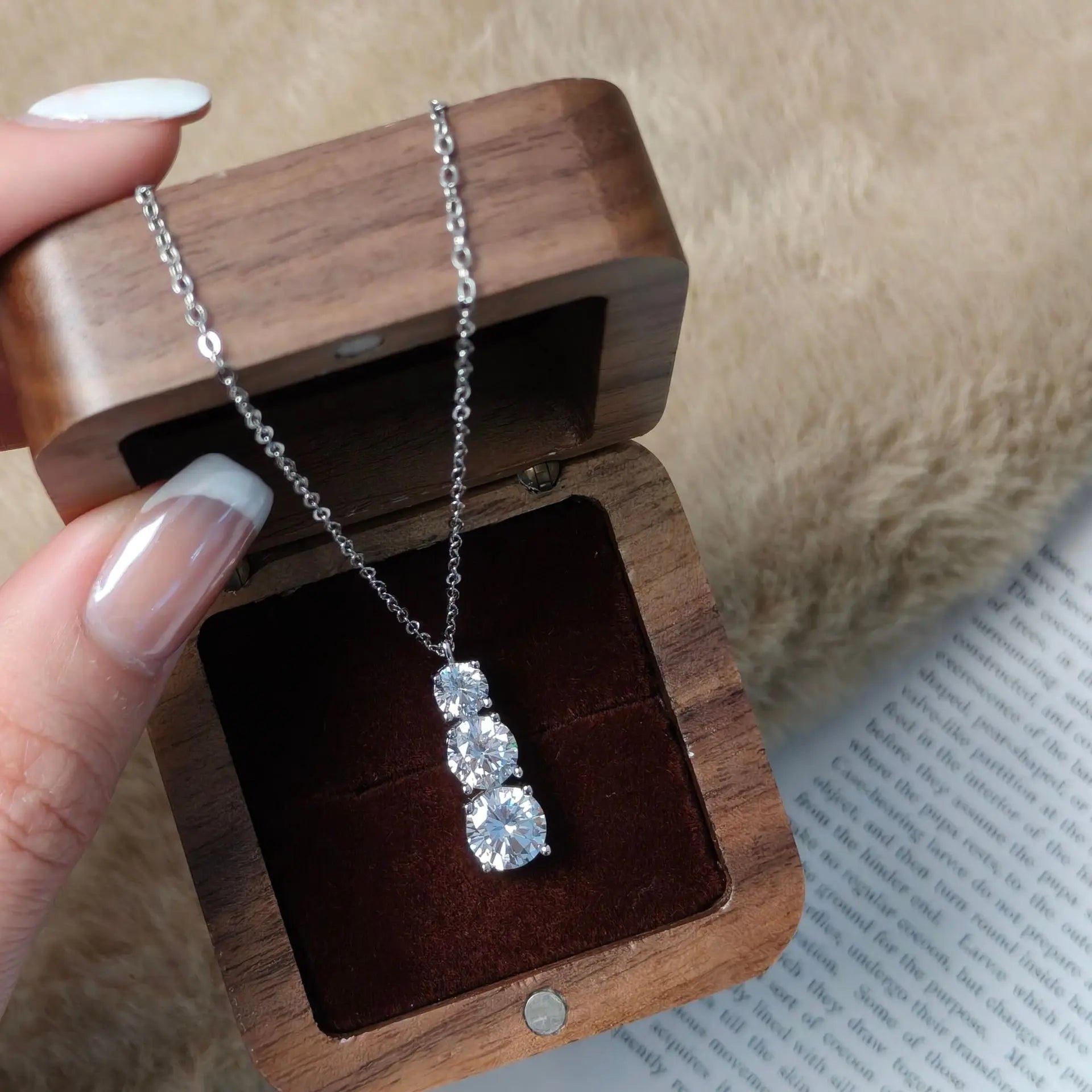 Elara Necklace